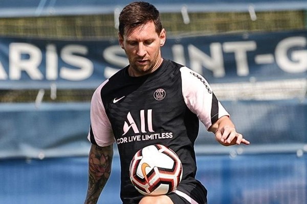 Messi y un doblete en la práctica con el PSG