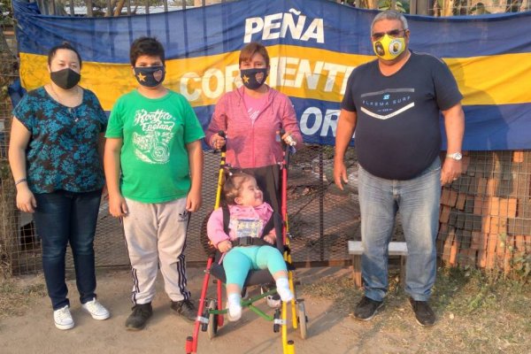 Boca Juniors donó una silla postural para una correntina con hidrocefalia