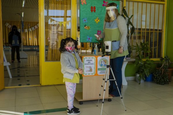 El Gobierno analiza intensificar la presencialidad escolar en todo el país