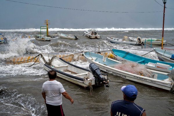 Al menos 7 muertos por el huracán Grace, que se degradó a categoría 1 en su avance