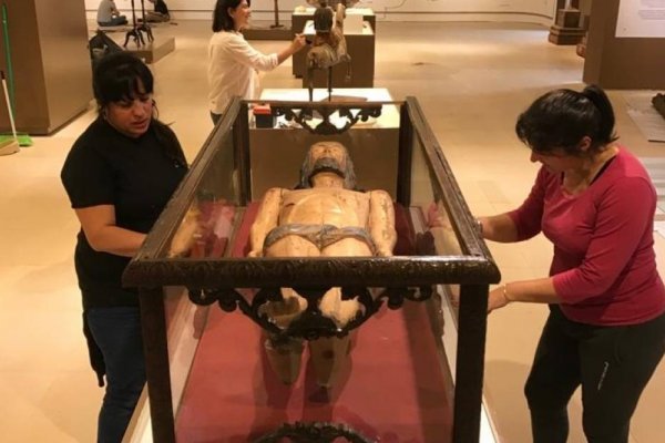 Mitos del Cristo yacente y la pila bautismal