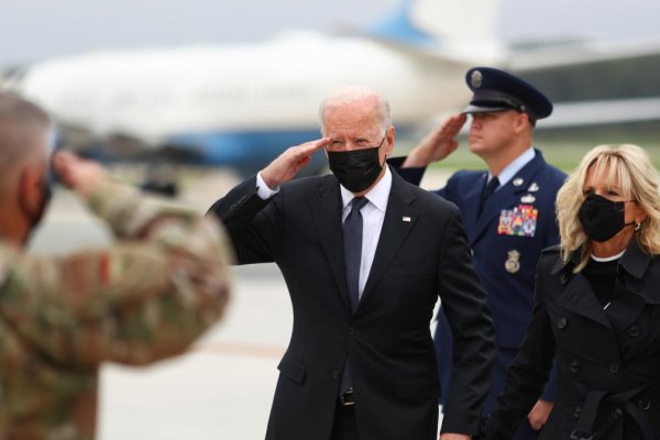 Biden recibió los restos de los 13 soldados muertos en Afganistán