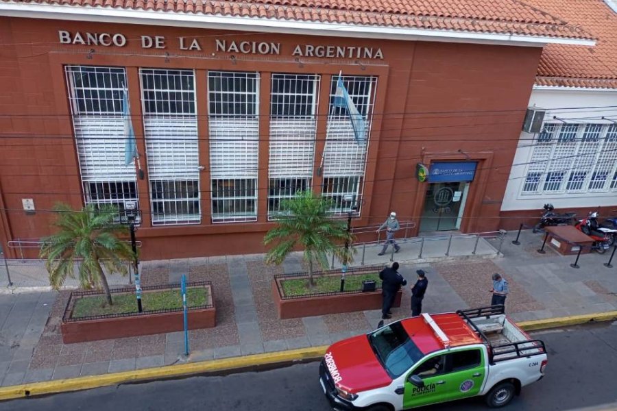 Falsa amenaza de bomba obligó un fuerte despliegue policial en el Banco Nación de Corrientes