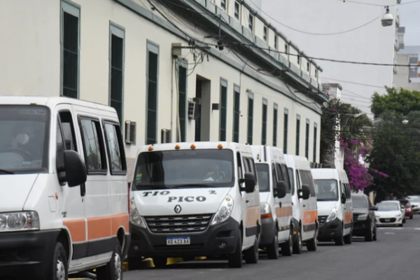 Transporte escolar: Evalúan cobrar $7.000 por mes