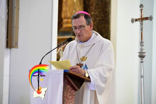 Monseñor Canecín animó a entronizar la Biblia en los hogares