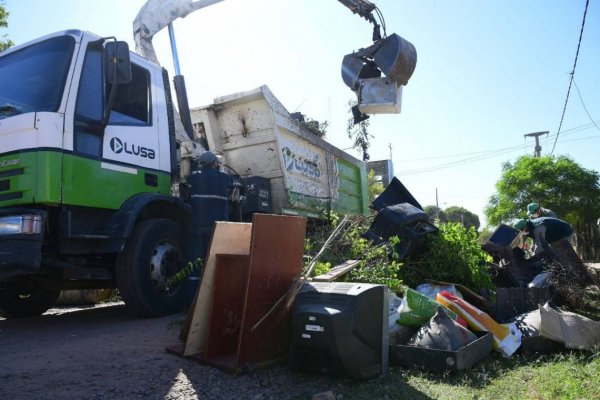 Continúa el operativo de descacharrado en los barrios