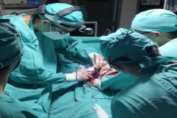 Cirujanos realizan importante procedimiento de resección a paciente con complicaciones de hígado