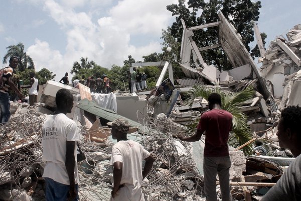 Haití cesó la búsqueda de sobrevivientes tras el terremoto, que dejó más de 2.200 muertos