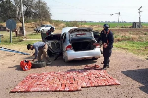 Se demoró a pareja de correntinos en el Chaco con 150 kilos de droga