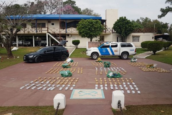 Paso de la Patria: hallan casi 300 kilos de droga en auto abandonado
