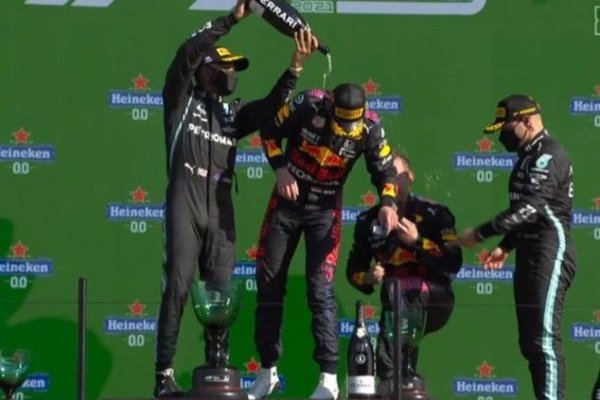 Verstappen ganó en Países Bajos de punta a punta y es el nuevo líder de la Fórmula Uno