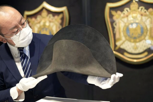 Hallaron un sombrero que perteneció a Napoleón y tiene su ADN
