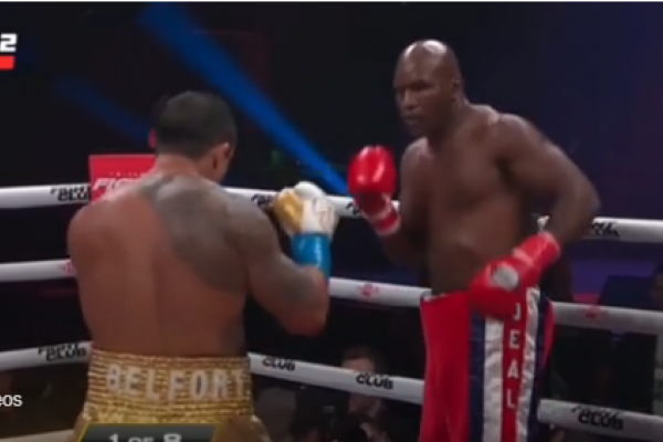 Le arruinó el regreso: Belfort noqueó a Evander Holyfield en el primer round