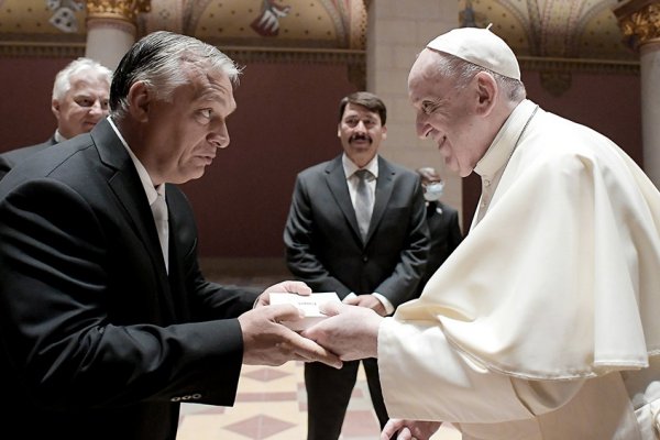 Tras reunirse con Orban en Budapest, el Papa pidió 