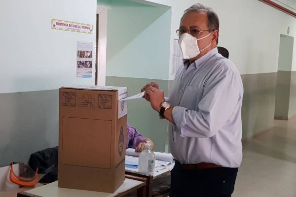 Eduardo Tassano votó en la Escuela 7: “Tiene mucha importancia esta votación”
