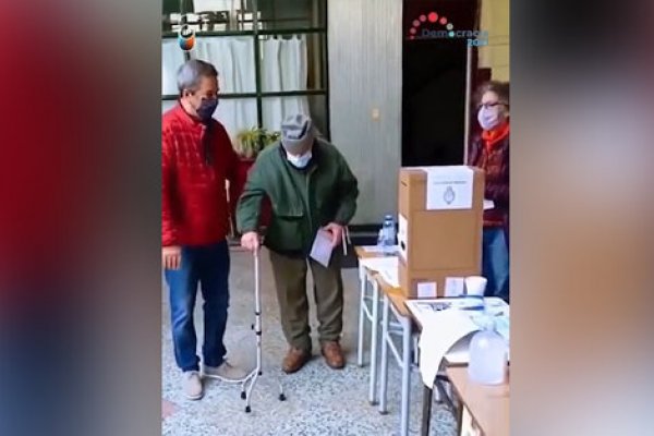 Un hombre de 103 años fue a votar en Olivos