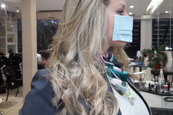 Mechas rubias que rejuvenecen en el Salón & Spa de Sandra Espínola