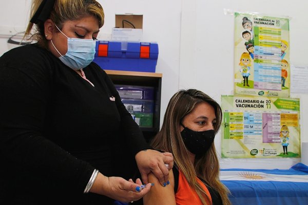 Más del 86% de los mayores de 18 tiene al menos una dosis contra el coronavirus