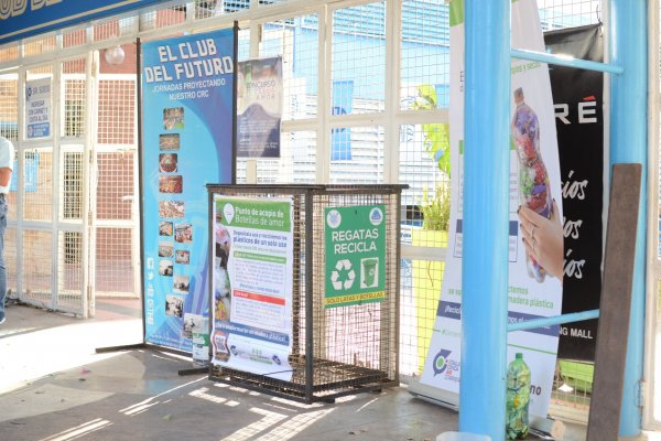 Regatas Corrientes es punto de acopio para las “botellas de amor”