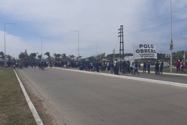 Piqueteros cortaron uno de los principales accesos a Corrientes