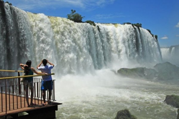 A medida que bajan los contagios de coronavirus se reactiva el turismo en las provincias