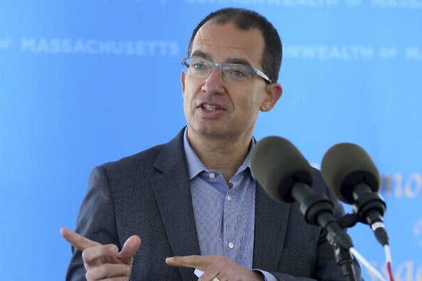 El director del laboratorio Moderna pronosticó cuándo terminará la pandemia de coronavirus