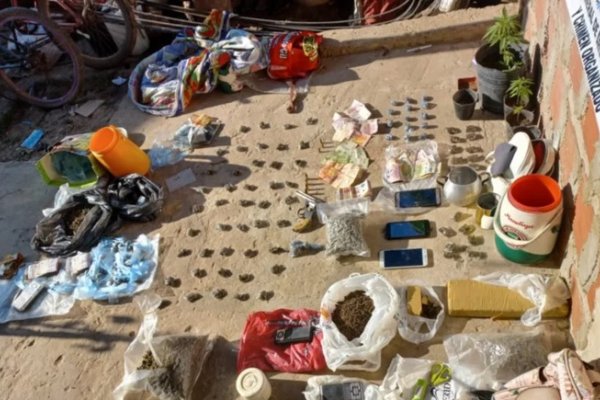 Secuestran armas, marihuana y dinero en efectivo en un operativo