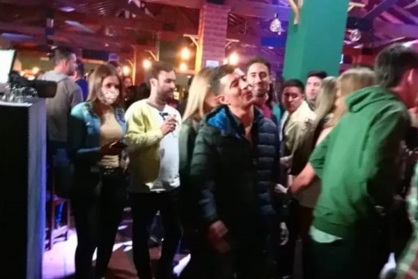 Desalojaron un restobar por superar el número de personas permitidas