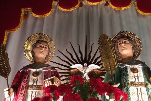 La  Iglesia Católica celebra hoy a San Cosme y San Damián, gemelos mártires patronos de médicos