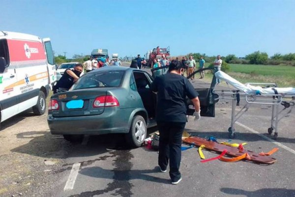 Una correntina murió tras chocar su auto contra un camión