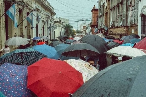 Empleados judiciales se movilizaron bajo la lluvia