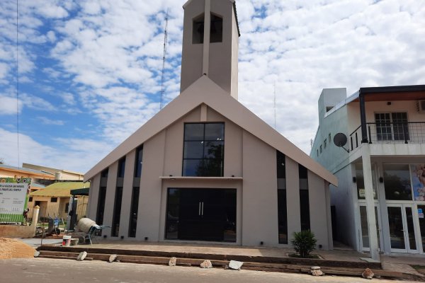 Concluyeron las obras del nuevo frente y campanario de la  iglesia de San Miguel