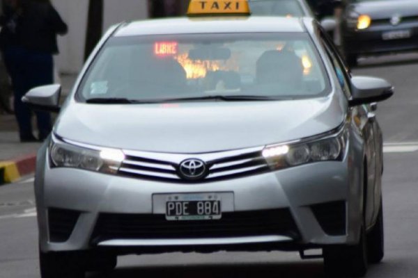 Taxistas mejoraron la demanda y remiseros van por un aumento