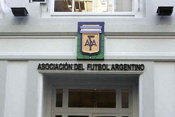 Allanamientos en la AFA y clubes: investigan evasión en la transferencia de jugadores