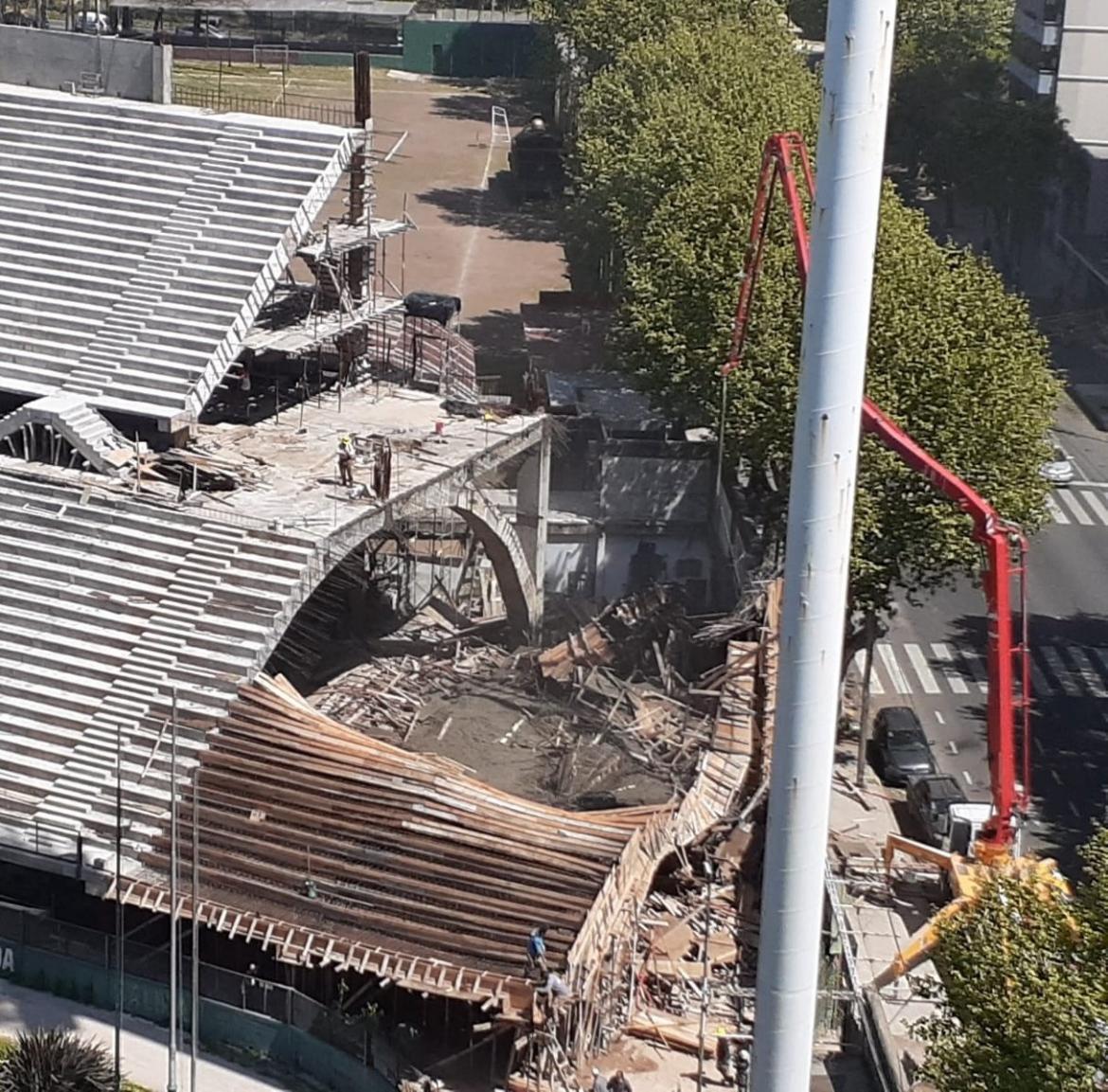 Derrumbe en el estadio de Ferro: seis trabajadores sufrieron