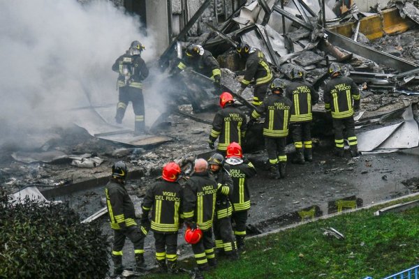 Un avión de turismo se estrelló contra un edificio cerca de Milán