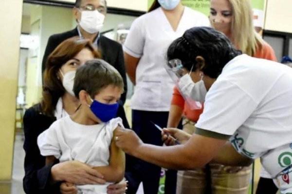 Analizan vacunar en las escuelas y descartan clases los sábados