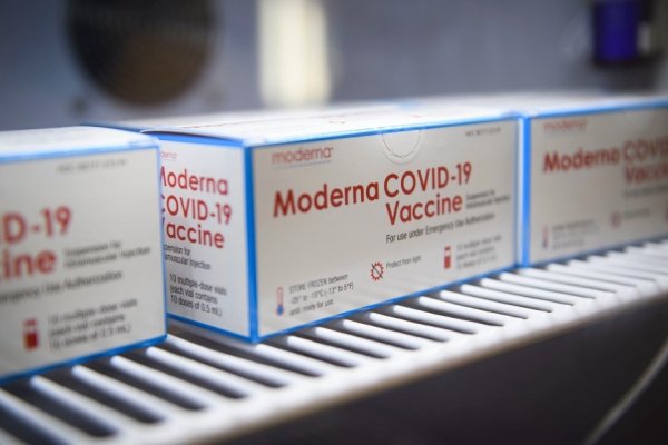 El Gobierno autorizó la aplicación de la vacuna Moderna para mayores de 12 años