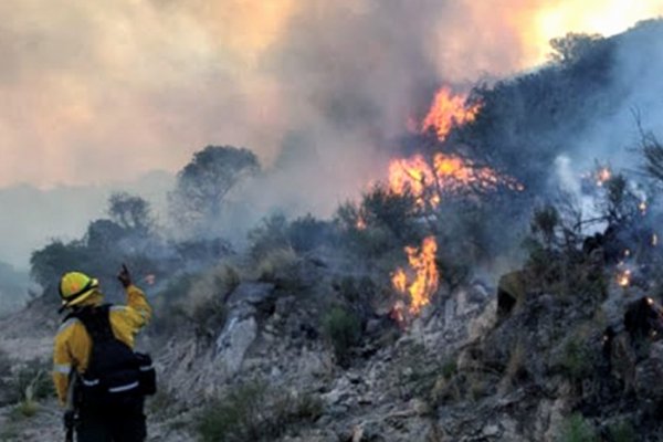 Se complicó el incendio en el norte de San Luis por la intensidad del viento