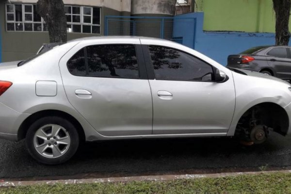 Robaron la rueda de auto en pleno Parque Mitre