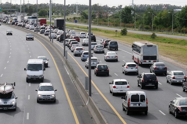 Rutas, terminales y aeroparque con intenso movimiento en el inicio del fin de semana largo