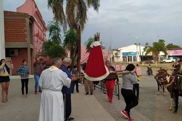 Con la imagen de San Luis Rey, un grupo de peregrinos partió a Itatí