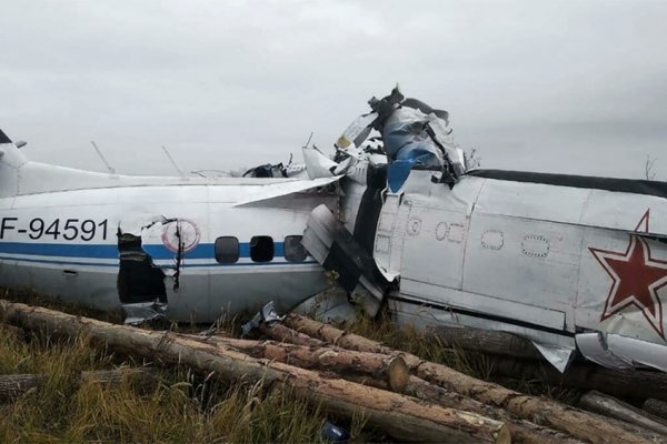 Rusia: Murieron 15 personas al estrellarse un avión