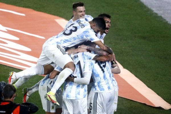 La Selección Argentina goleó Uruguay en el Monumental