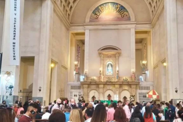 Peregrinos se acercaron a la Basílica de Itatí para pedir y agradecer