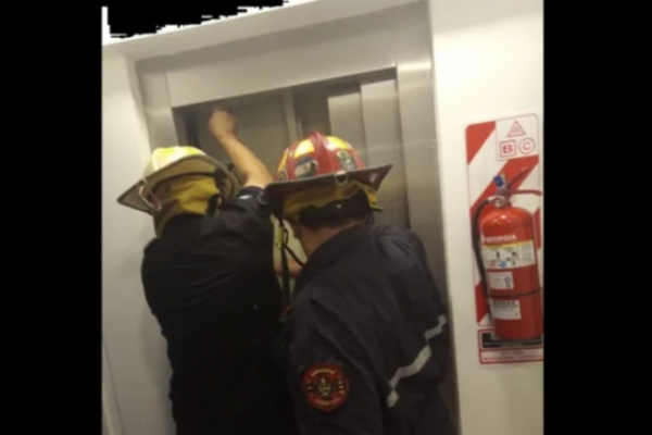 Alerta: Otro desperfecto en un ascensor en la ciudad en menos de un mes