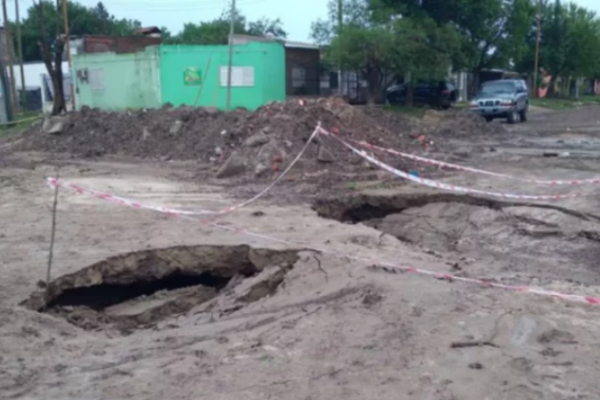 Se hundió una calle por el temporal