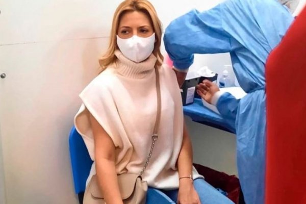 Fabiola Yañez recibió la vacuna contra el coronavirus