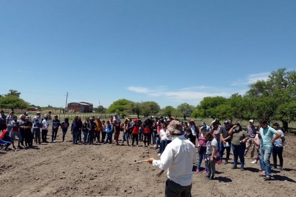 Se establecieron los dos primeros semilleros para pasturas en el sur provincial