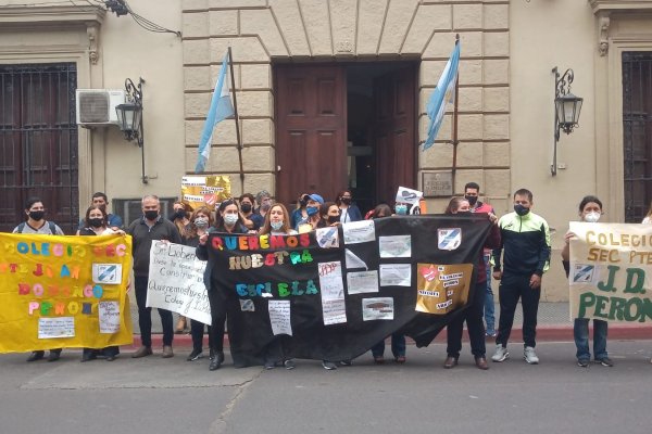 Hospital de Campaña: Marcha por la restitución de alumnos al Hogar Escuela